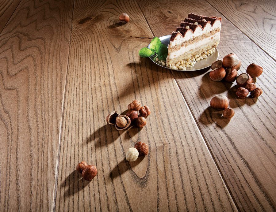 Паркет ясень, Grande Hazelnut, 1 полоса, фаска, брашированная, тонированный (окрашенный), масло