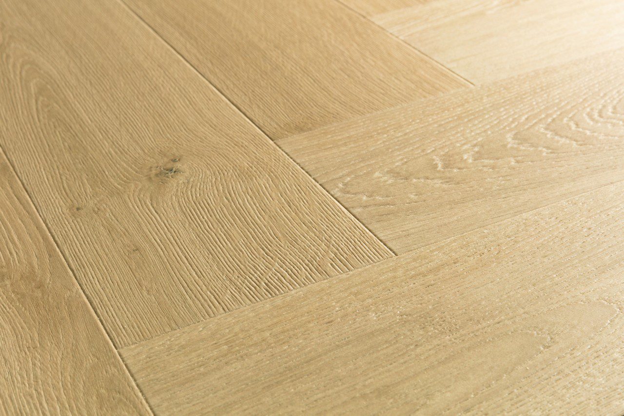 Herringbone laminate floors Quick Step Impressive Дизайн Gardamom Oak, light brown oak tone with a uniform and natural grain pattern