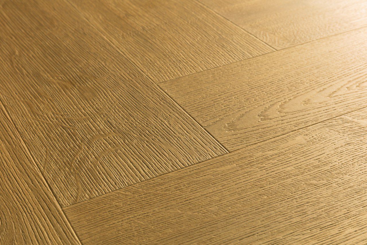 Laminaatti kalanruoto Quick Step Pergo Impressive Дизайн Cinnamon Oak, lämmin vaaleanruskea sävy ja luonnollinen tammikuvio