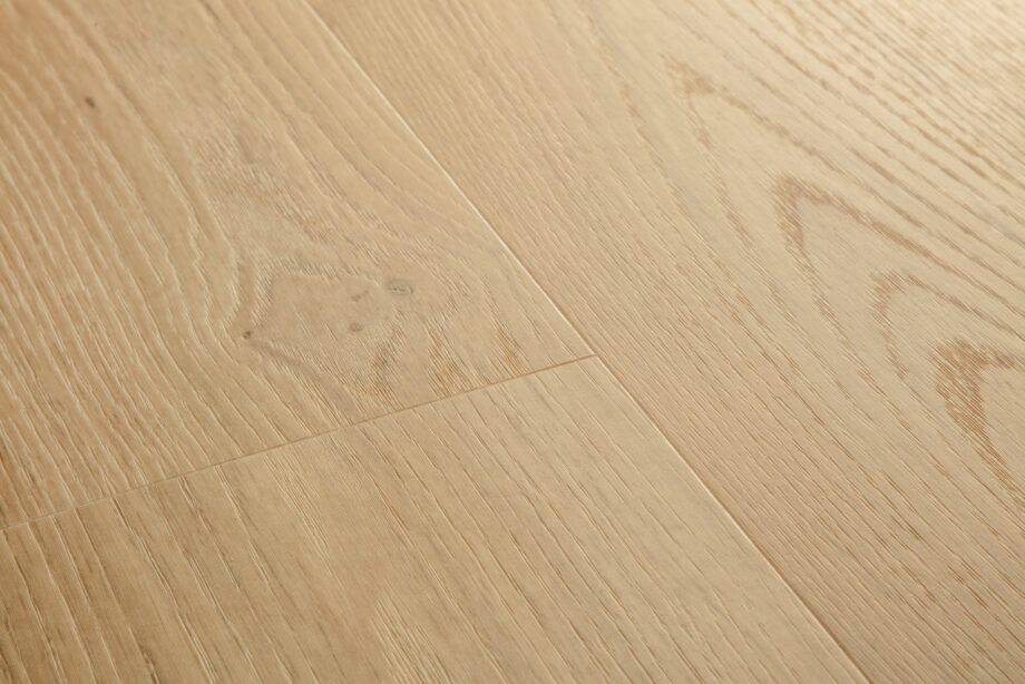 lvt-parkett-quick-step-blos-coast-tamm-beige LVT parkett Quick-Step Blos Coast tamm beige heleda tooni ja kergelt oksliku tammest põrandalad disainiga