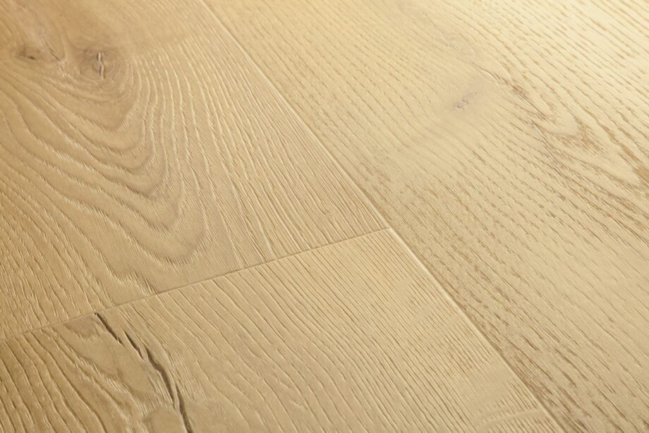 vinuulparkett-quick-step-bloom-brushed-oak-beige Vinüülparkett Quick Step Bloom Brushed Oak Beige, hele beež toon ja harjatud tammesüü
