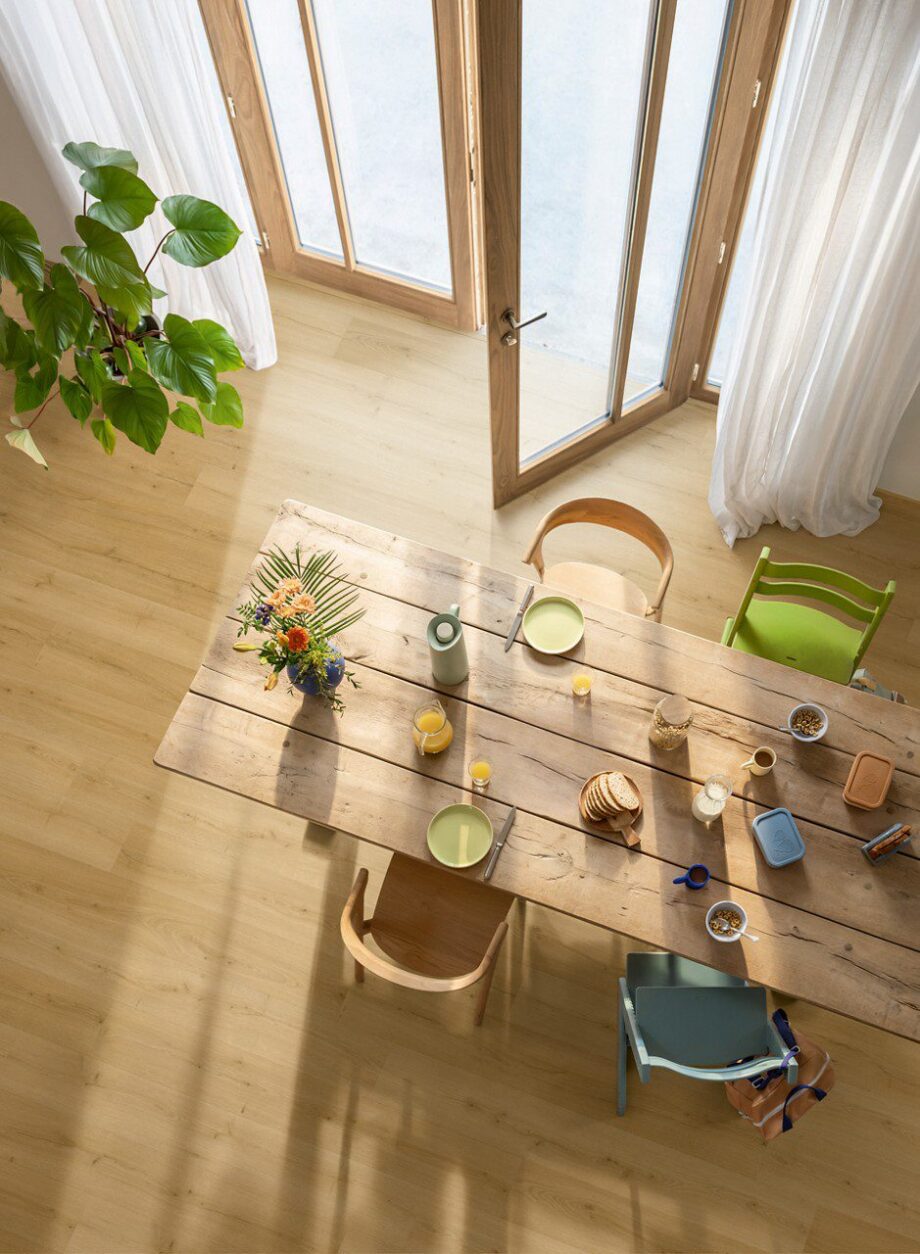 Виниловый ламинат Quick-Step Bloom Brushed Oak Honey – фото 13 Виниловый ламинат Quick-Step Bloom Brushed Oak Honey – 13