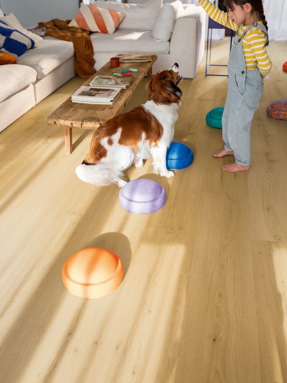 Виниловый ламинат Quick-Step Bloom Brushed Oak Honey – фото 14 Виниловый ламинат Quick-Step Bloom Brushed Oak Honey – 14