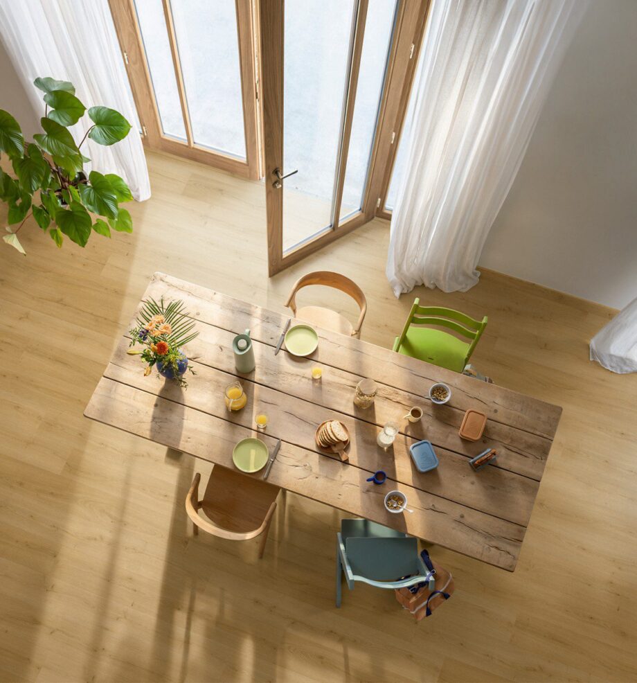 Виниловый ламинат Quick-Step Bloom Brushed Oak Honey – фото 19 Виниловый ламинат Quick-Step Bloom Brushed Oak Honey – 19