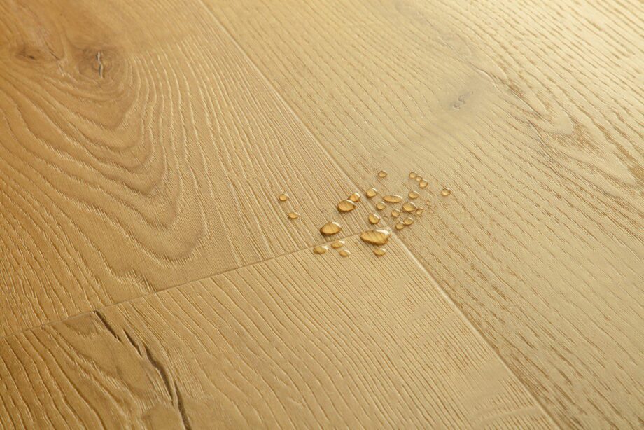 Виниловый ламинат Quick-Step Bloom Brushed Oak Honey – фото 2 Виниловый ламинат Quick-Step Bloom Brushed Oak Honey – 2