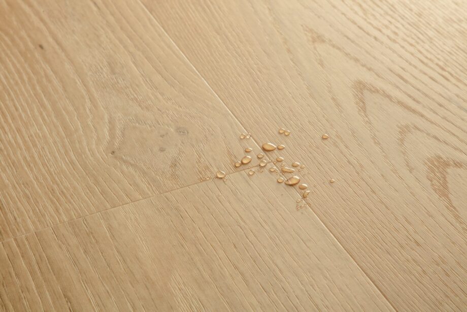 vinuulparkett-quick-step-blos-coast-tamm-beige Vinüülparkett Quick-Step Blos Coast tamm beige heleda tooni ja põrandalaud tamm disainiga