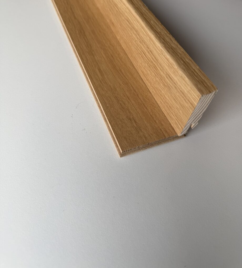 porandaliist-tamm-matt-lakk-15x60x2500mm Põrandaliist tamm matt lakk 15x60x2500mm paigaldatud Bauwerk Monopark tamm Rustik 45 õlivahatatud parketile