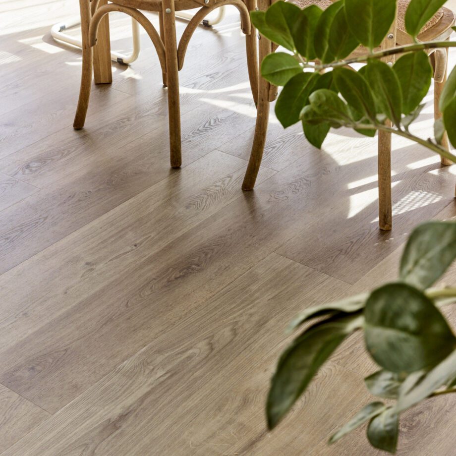 Tugevdatud südamikuga LVT vinüülparkett Floorify Long Plank Cohiba F021 3 Tugevdatud südamikuga LVT vinüülparkett Floorify Long Plank Cohiba F021