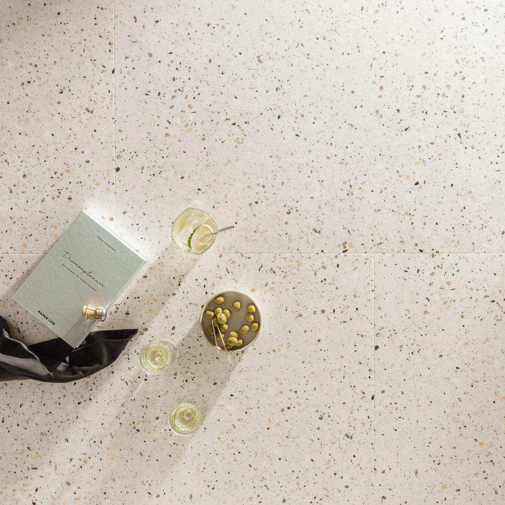 Tugevdatud südamikuga LVT vinüülplaat Floorify Large Tile Piccolo F032