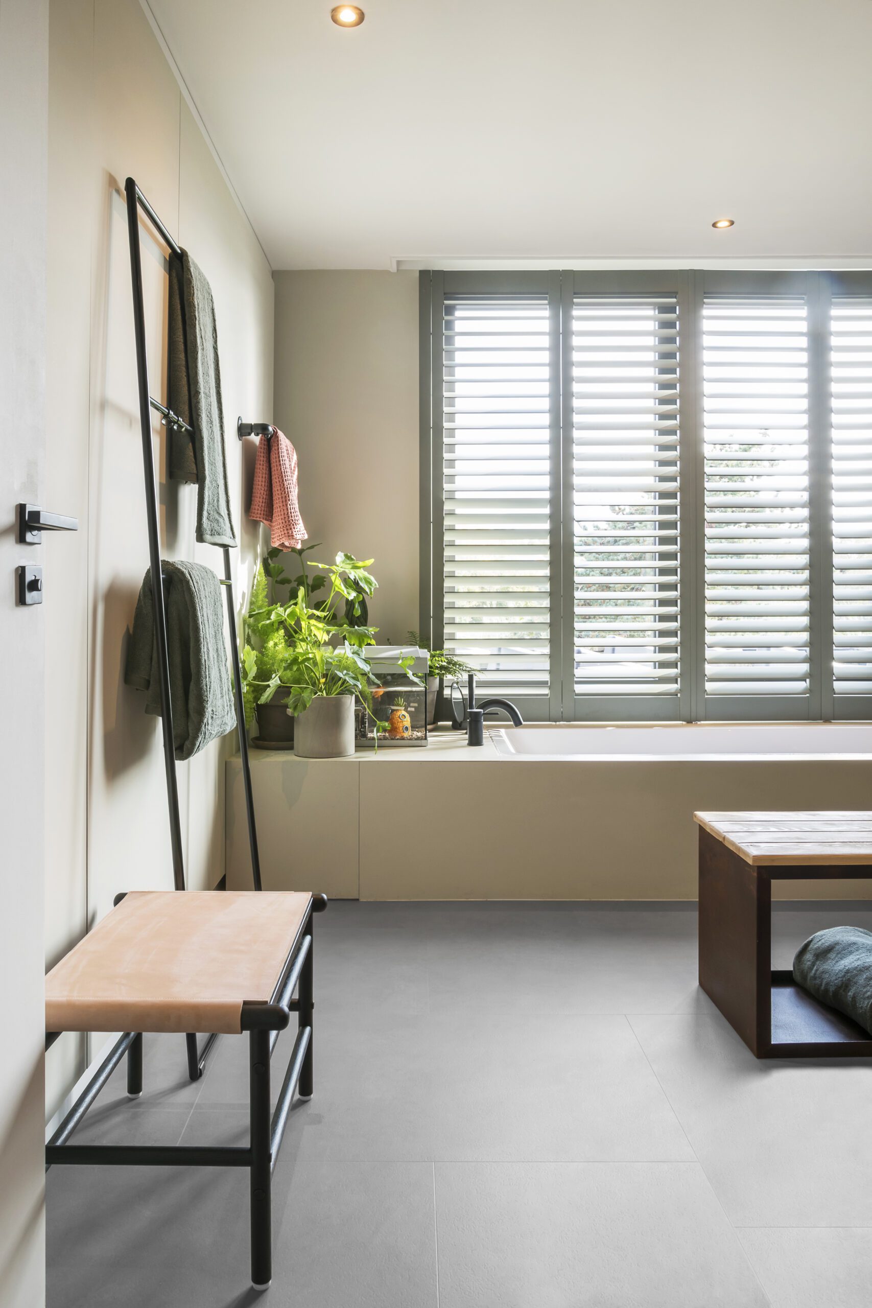 Tugevdatud südamikuga LVT vinüülplaat Floorify Large Tile Oyster F015