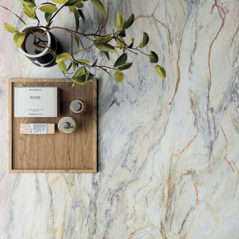 Керамическая плитка под мрамор ABK Sensi Nuance Quarzite Fusion, 60×120 см, 8,5 мм, натуральная матовая, противоскользящая R10 – фото 3 Керамическая плитка под мрамор ABK Sensi Nuance Quarzite Fusion, 120x120 см, 8,5 мм, полированная структурированная 3D (lux 3D) – 3