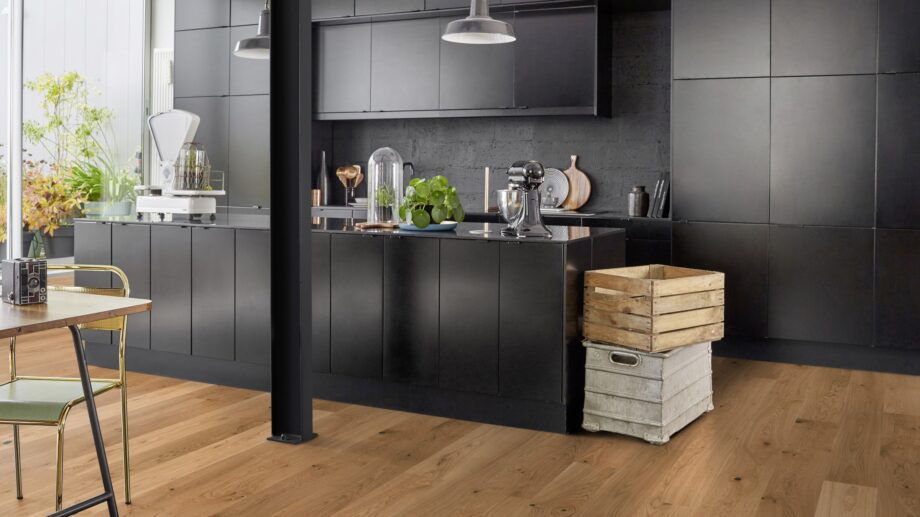 Tammeparkett Tarkett Grace Rustic Plank XT köögis