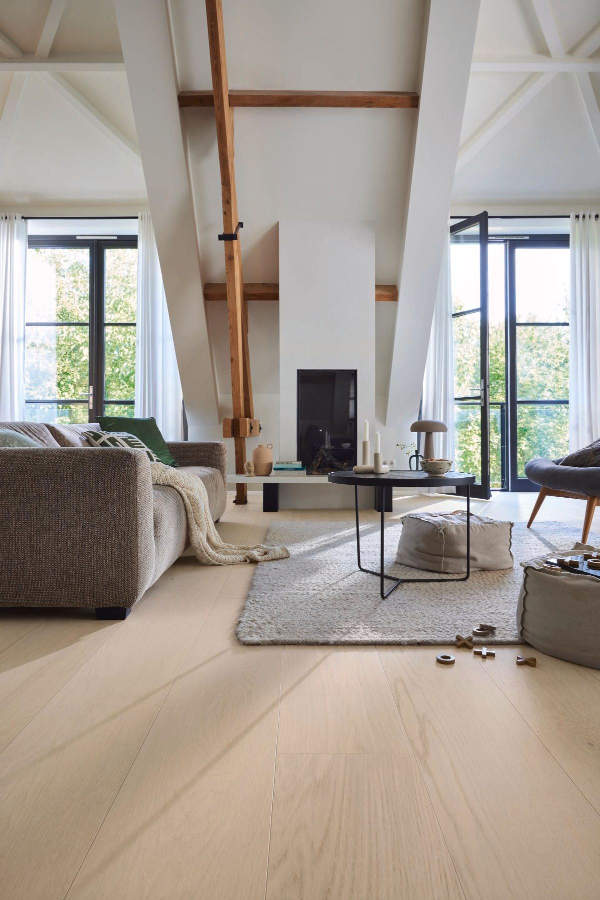 Дубовый паркет Meister, Lindura HD 400, Natural pearl white oak 20229, 1 полоса, 2200 x 270 мм, брашированная, ультраматовый лак