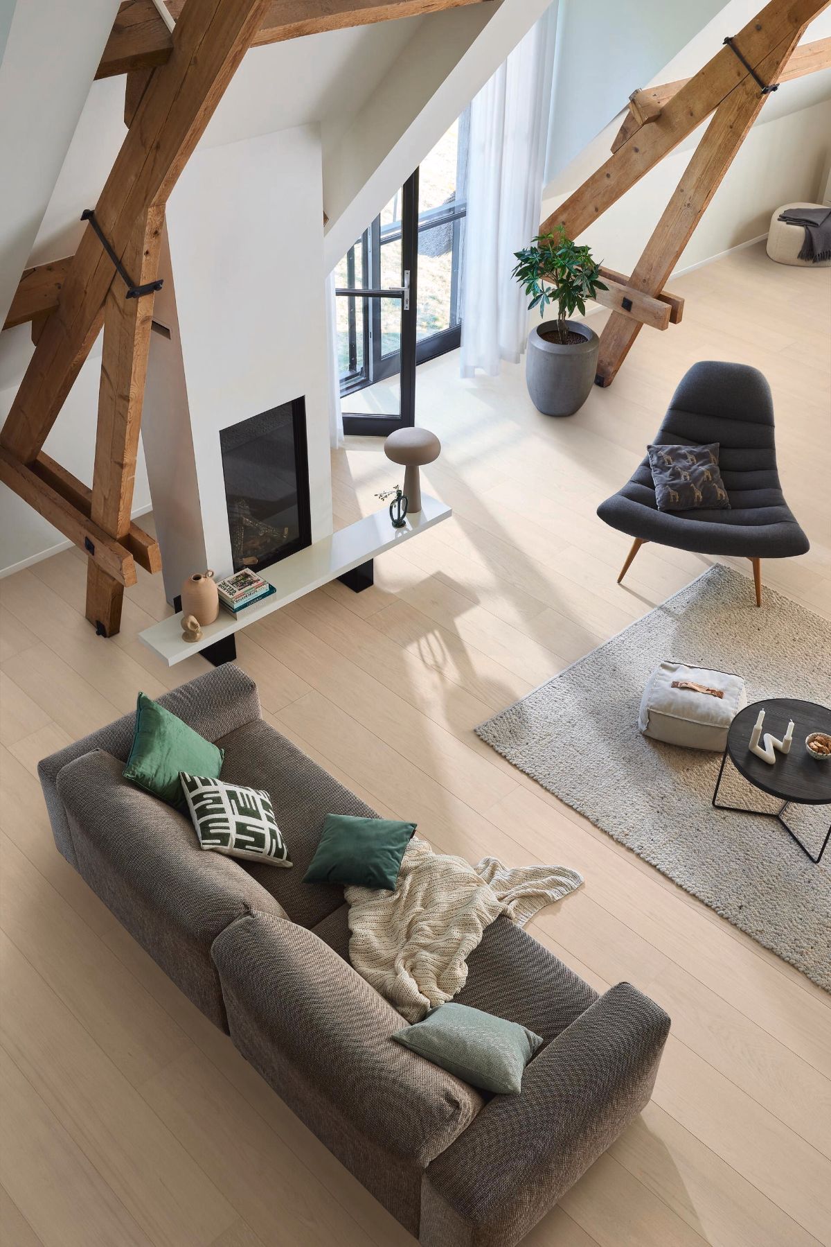 Дубовый паркет Meister, Lindura HD 400, Natural pearl white oak 20229, 1 полоса, 2200 x 270 мм, брашированная, ультраматовый лак