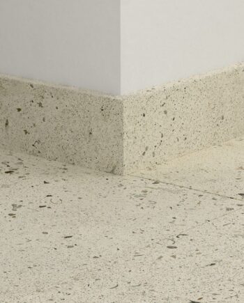 Плинтус Quick-Step Pebble Concrete для LVT винила, водостойкий, 12x58x2400 мм