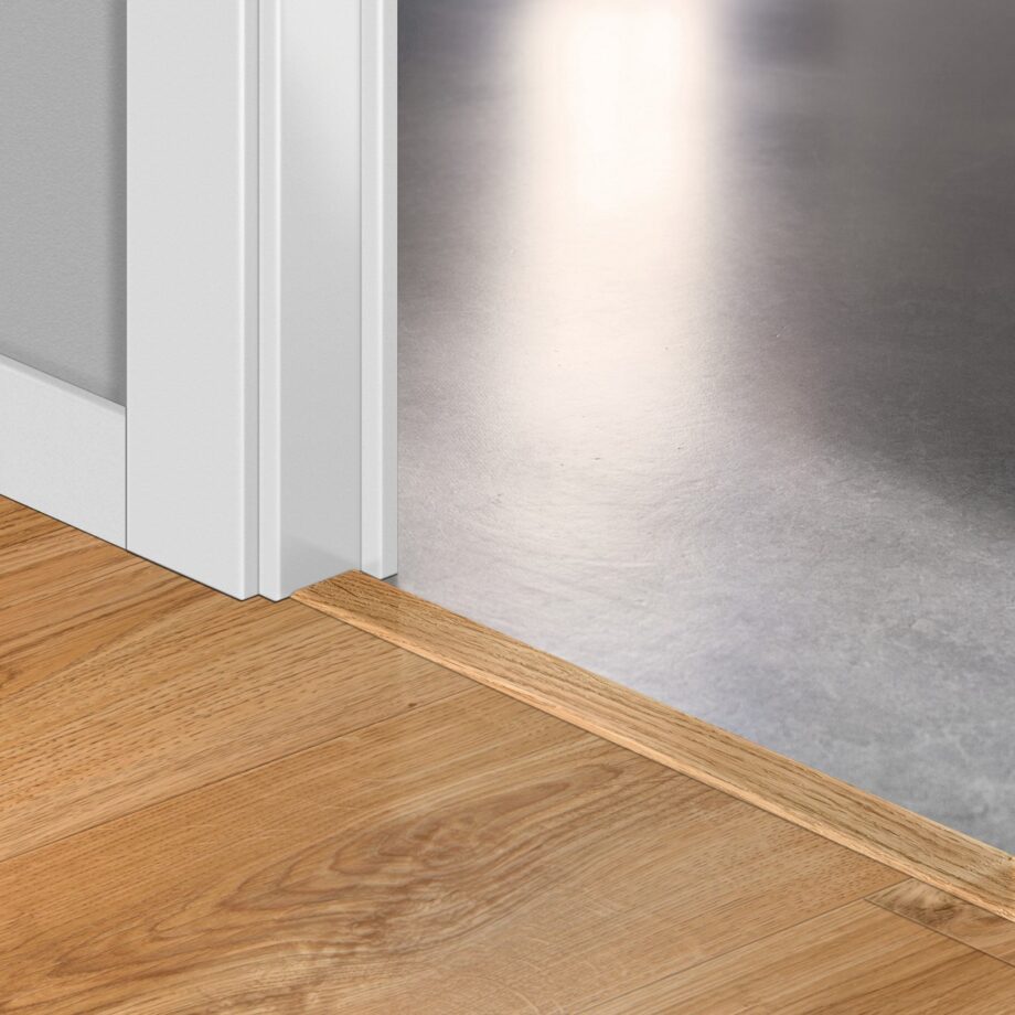 qsvincp40023-1 Профиль Incizo 5-в-1 Quick-Step Classic Oak Natural для жёсткого LVT винила (Alpha), 8x45x2000 мм
