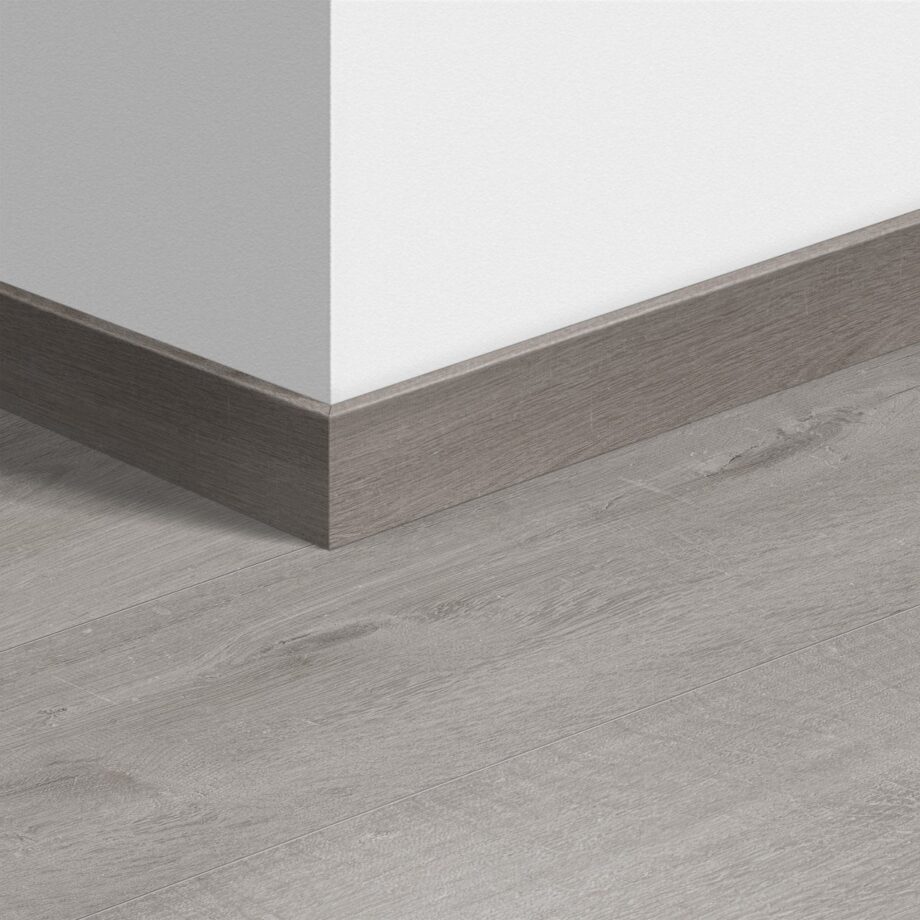 qsvsk40201-1 Плинтус Quick-Step Cotton Oak Cold Grey для LVT винила, водостойкий, 12x58x2400 мм