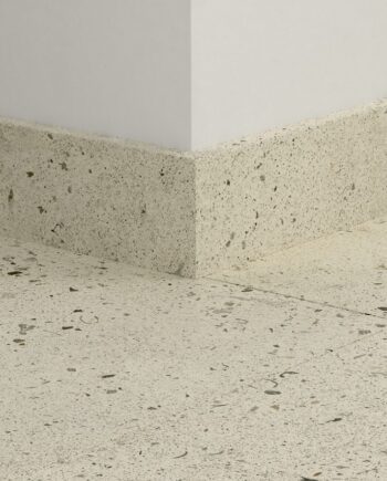 Плинтус Quick-Step Pebble Concrete для LVT винила, водостойкий, 12x58x2400 мм