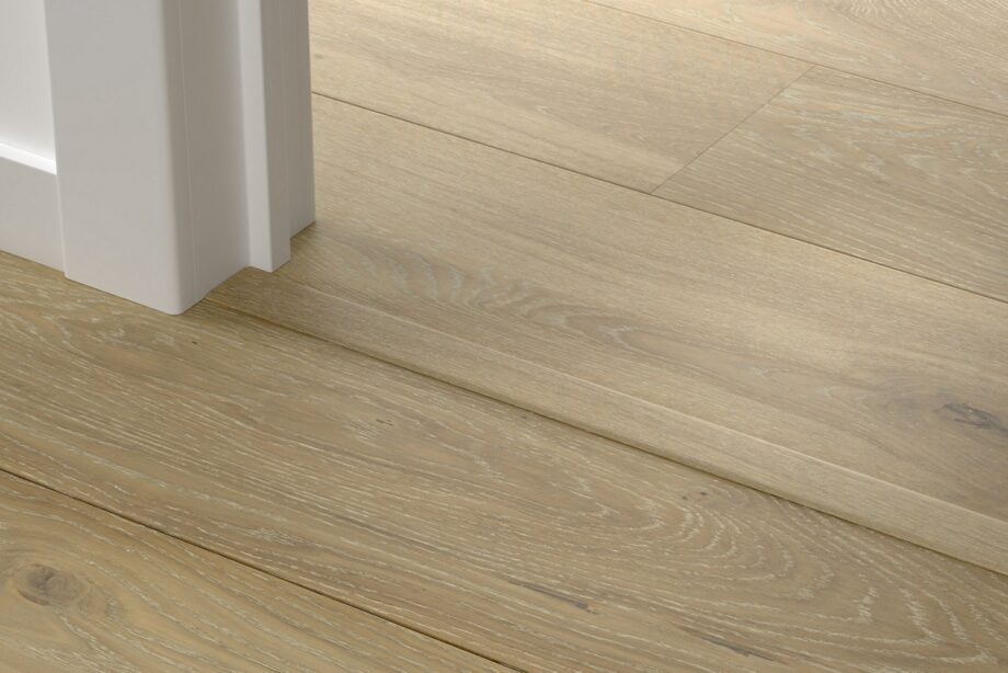 qswincp05110-1 Профиль Incizo 5-в-1 Quick-Step Light Storm Oak Extra Matt для паркета, древесный шпон, 17x54x2150 мм