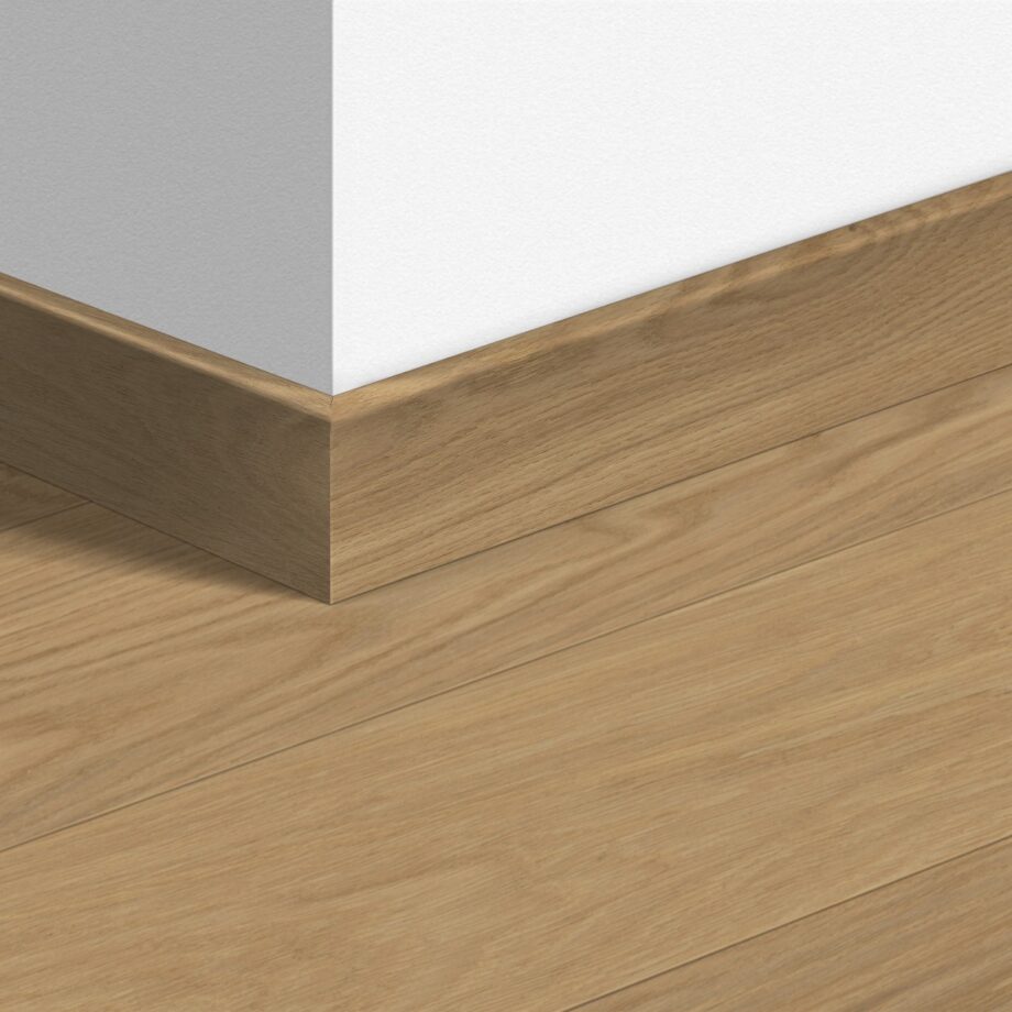 Влагостойкий деревянный плинтус Quick-Step Desert Oak Extra Matt для паркета, шпон, 16x80x2400 мм