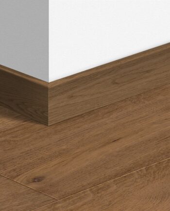 Влагостойкий деревянный плинтус Quick-Step Cinnamon Oak Extra Matt для паркета, шпон, 16x80x2400 мм
