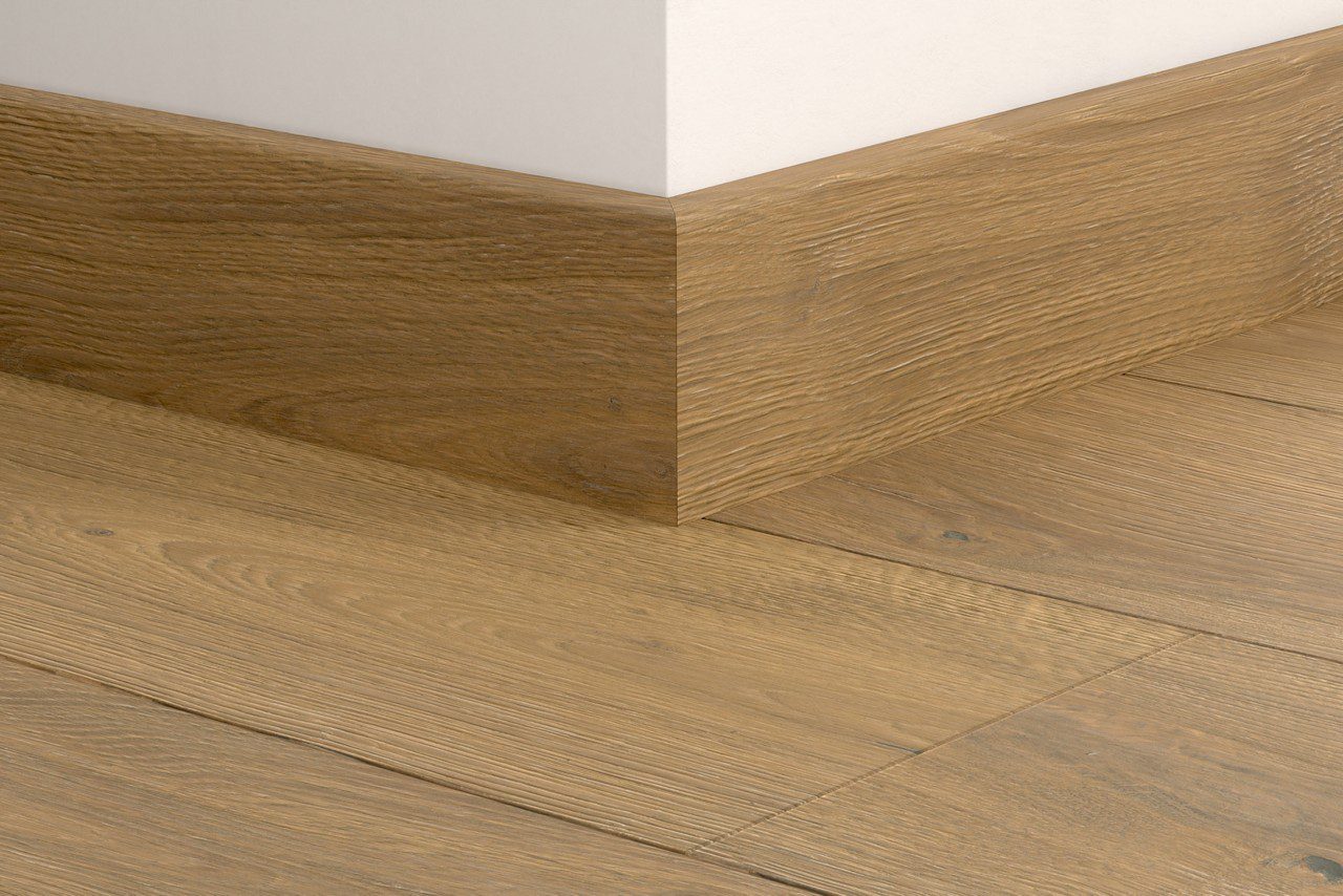 Влагостойкий деревянный плинтус Quick-Step Mustard Oak Extra Matt для паркета, шпон, 16x80x2400 мм