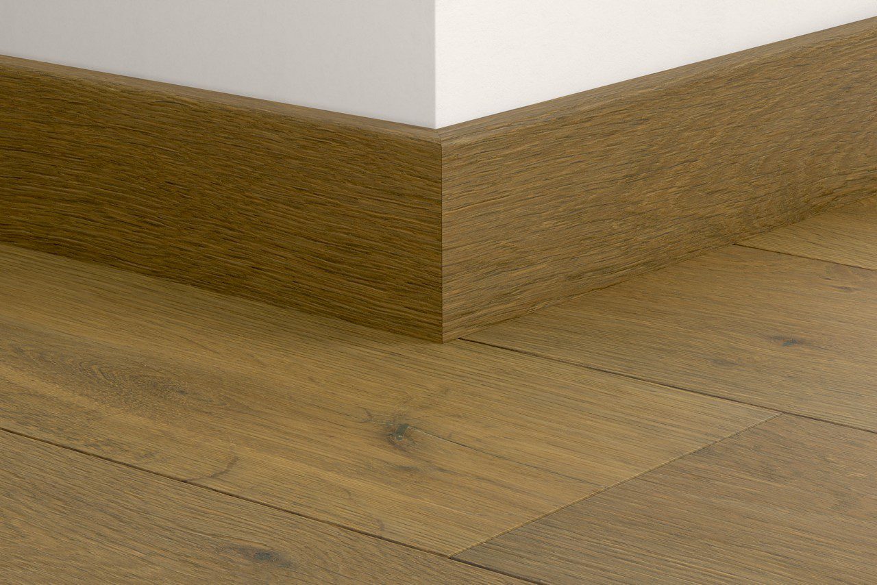 Влагостойкий деревянный плинтус Quick-Step White Cappuccino Oak Extra Matt для паркета, шпон, 16x80x2400 мм