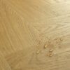 Виниловый ламинат LVT ёлочкой Quick-Step Pristine Serene Oak medium natural – фото 2 Виниловый ламинат LVT ёлочкой Quick-Step Pristine Serene Oak medium natural – 2