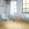 Виниловый ламинат LVT ёлочкой Quick-Step Pristine Serene Oak medium natural – фото 4 Виниловый ламинат LVT ёлочкой Quick-Step Pristine Serene Oak medium natural – 4