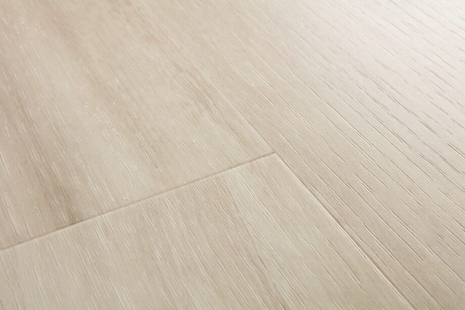 lvt-parkett-quick-step-blos-canyon-tamm-beige LVT parkett Quick-Step Blos Canyon tamm beige helebeezhi tooni ja tammest põrandalaua disainiga.
