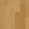 vinuulparkett-quick-step-blos-coast-tamm-honey Vinüülparkett Quick-Step Blos Coast Oak Honey naturaalse tamme tooniga ja tammest põrandalaud disainiga.
