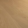 vinyylilankku-quick-step-blos-gingerbread-tammi Vinyylilankku Quick Step Blos Gingerbread tammi lämmin ruskea tammi kuosi luonnollinen puunsyy ja rauhallinen sävyvaihtelu vinyylilattia sisustuksessa