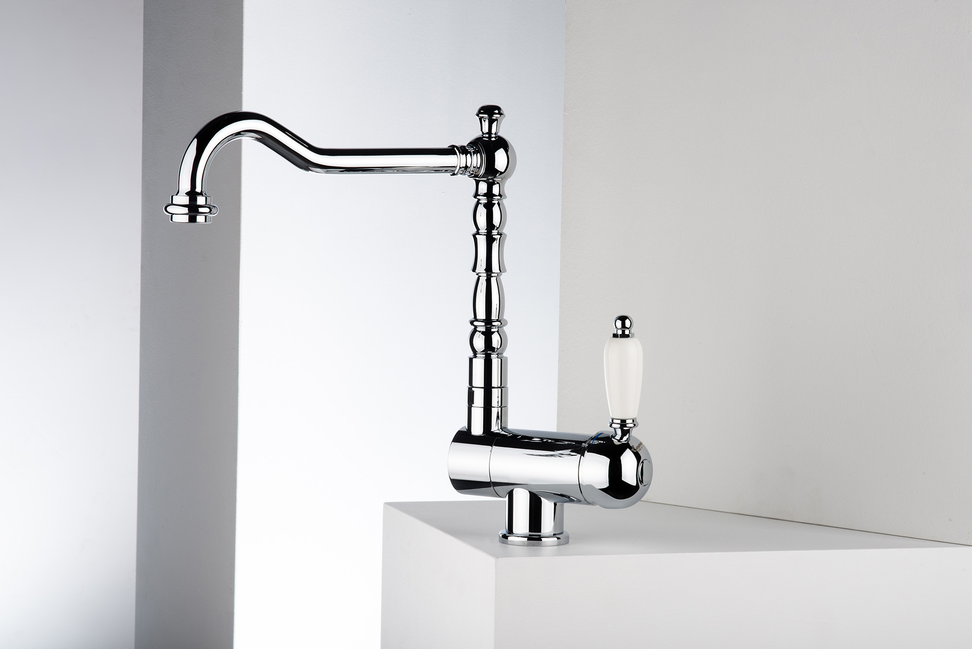 Кухонный смеситель Emmevi Laguna 40335 под окно, откидной излив – 2