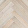 Паркет ёлочкой ясень Esta Elegant Frost Ivory Pores 600 мм экстраматовый лак – крупный план Паркет ёлочкой ясень Esta Elegant Frost Ivory Pores 600 мм экстраматовый лак – 3