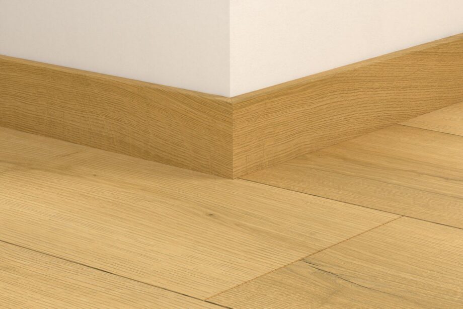 Плинтус Quick-Step Brushed Oak Honey для LVT винила, водостойкий, 12x58x2400 мм Плинтус Quick-Step Brushed Oak Honey для LVT винила, водостойкий, 12x58x2400 мм