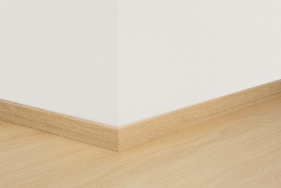 qssk00896-1 Плинтус Quick-Step Natural Varnished Oak для ламината, МДФ, 12x58x2400 мм