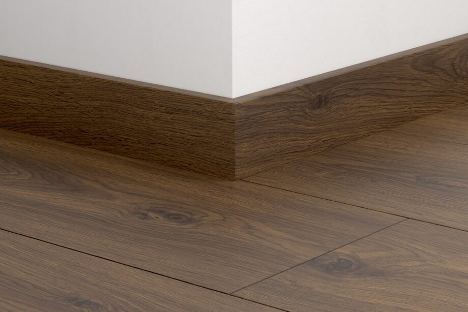qssk05800-1 Плинтус Quick-Step Peanut Brown Oak для ламината, МДФ, 12x58x2400 мм