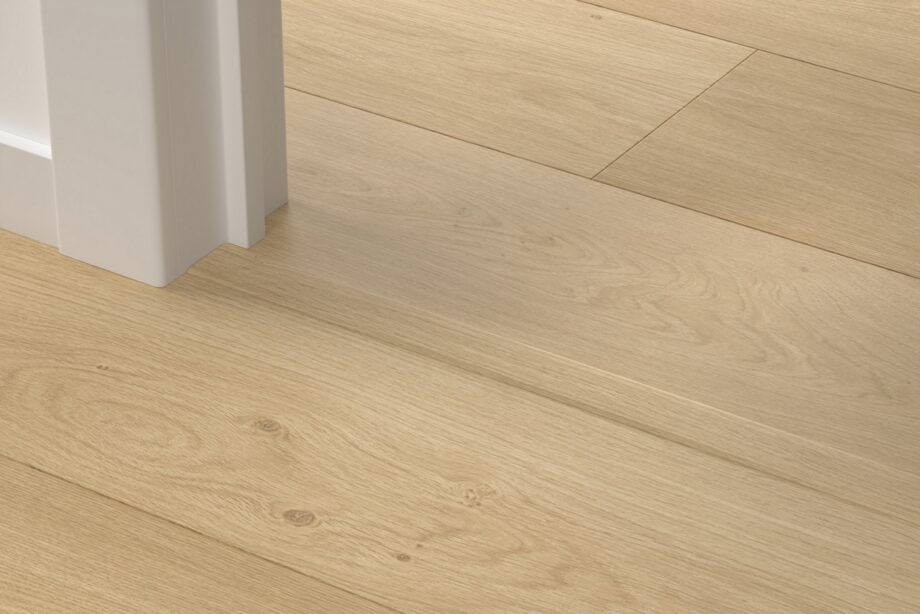 qsvincp40321-1 Профиль Incizo 5-в-1 Quick-Step Coast Oak Beige для жёсткого LVT винила (Alpha), 8x45x2000 мм