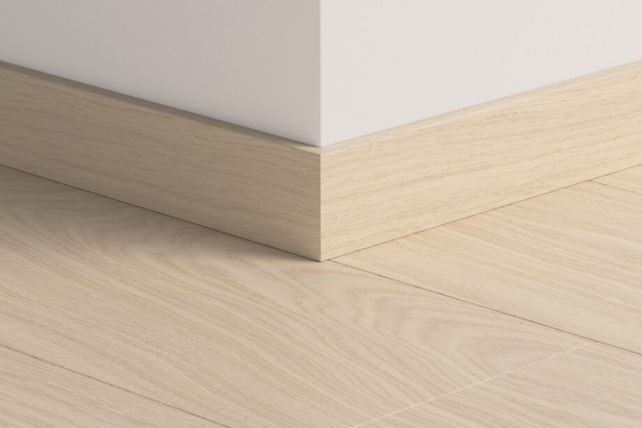 Плинтус Quick-Step Pure Oak Polar для LVT винила, водостойкий, 12x58x2400 мм