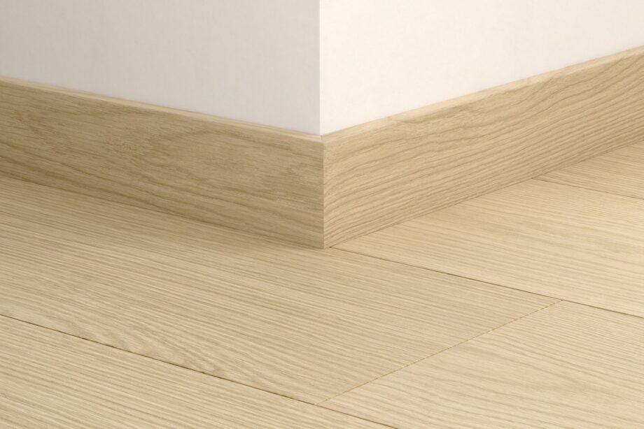 qsvsk40277-1 Плинтус Quick-Step Buttermilk Oak для LVT винила, водостойкий, 12x58x2400 мм