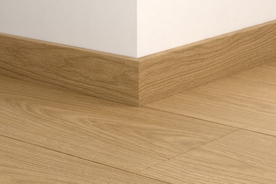 qsvsk40278-1 Плинтус Quick-Step Gingerbread Oak для LVT винила, водостойкий, 12x58x2400 мм
