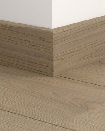 Влагостойкий деревянный плинтус Quick-Step Carbis Oak Extra Matt для паркета, шпон, 16x80x2400 мм