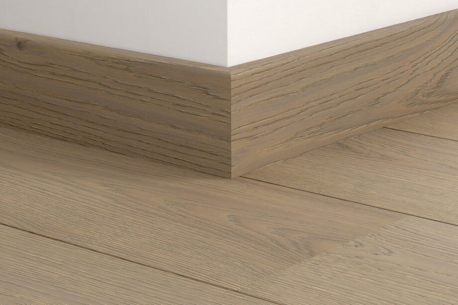 Влагостойкий деревянный плинтус Quick-Step Carbis Oak Extra Matt для паркета, шпон, 16x80x2400 мм