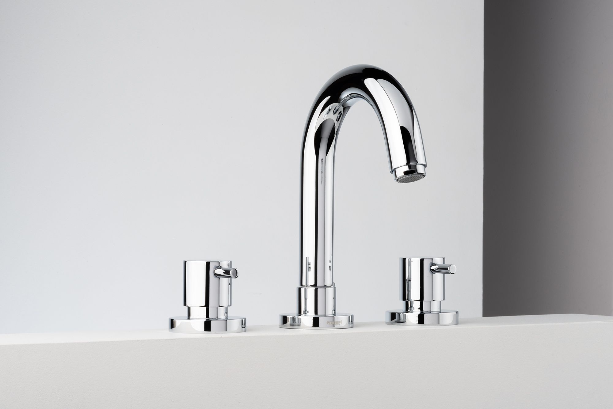 Смеситель для раковины на 3 отверстия Emmevi Piper 45033 с донным клапаном – 2