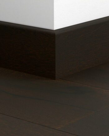 Влагостойкий деревянный плинтус Quick-Step Tobacco Oak Extra Matt для паркета, шпон, 16x80x2400 мм