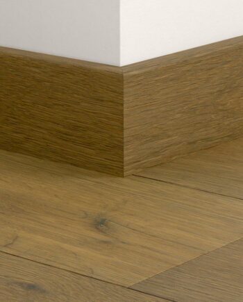 Влагостойкий деревянный плинтус Quick-Step White Cappuccino Oak Extra Matt для паркета, шпон, 16x80x2400 мм